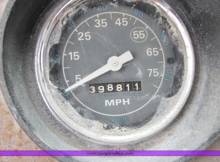 image for item 3035 1980 Ford 9000 tandem axle concrete truck