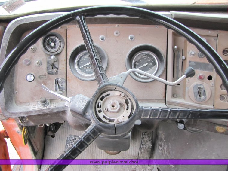 image for item 3035 1980 Ford 9000 tandem axle concrete truck