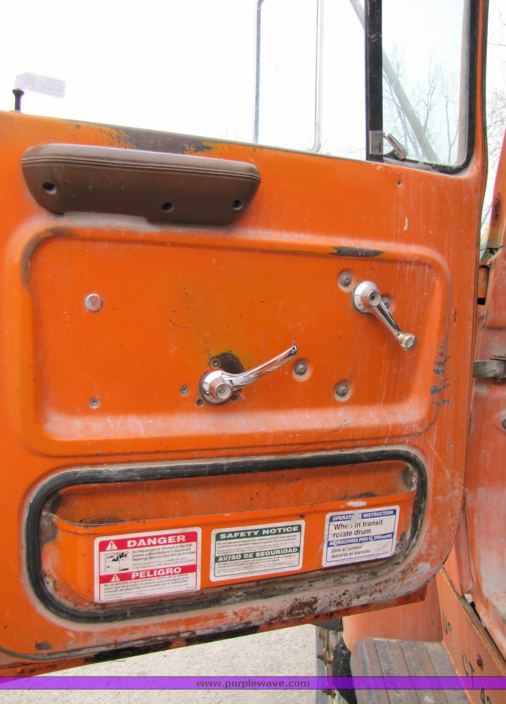 image for item 3035 1980 Ford 9000 tandem axle concrete truck