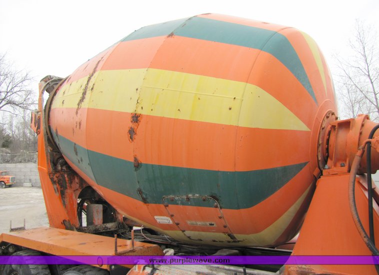 image for item 3035 1980 Ford 9000 tandem axle concrete truck