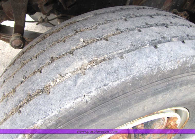 image for item 3035 1980 Ford 9000 tandem axle concrete truck