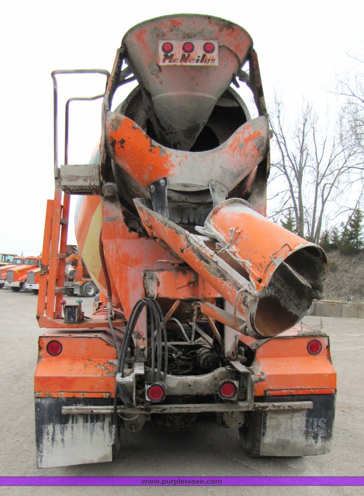 image for item 3036 1994 Ford L9000 tandem axle concrete truck