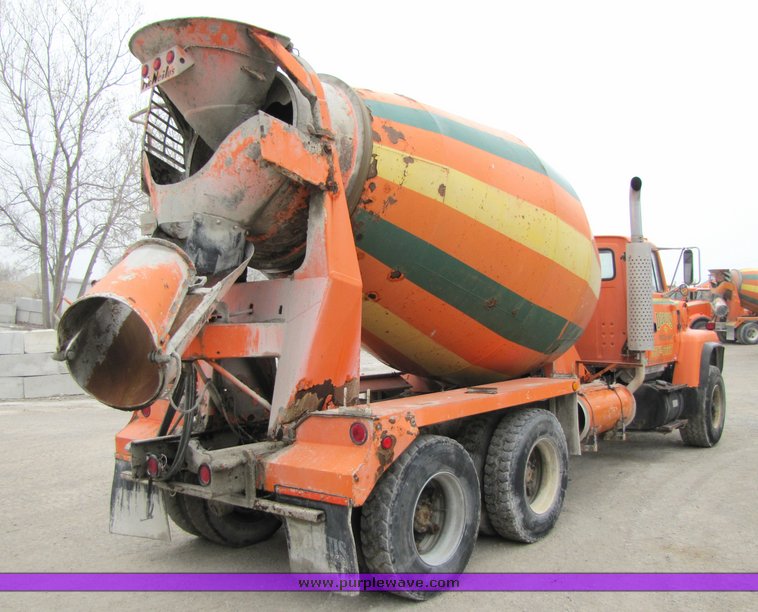 image for item 3036 1994 Ford L9000 tandem axle concrete truck