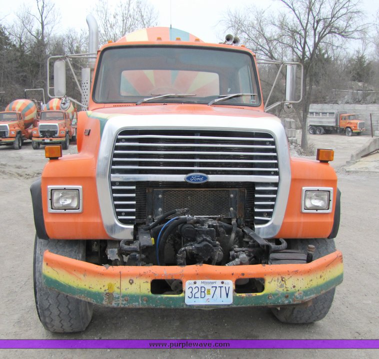 image for item 3036 1994 Ford L9000 tandem axle concrete truck