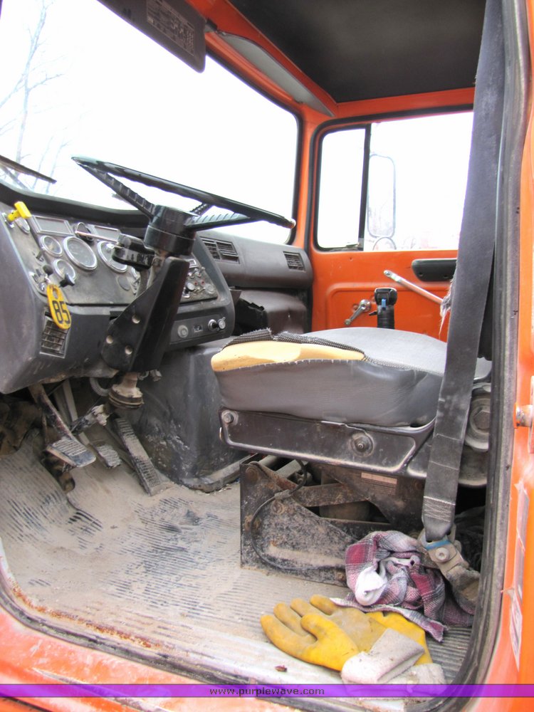 image for item 3036 1994 Ford L9000 tandem axle concrete truck