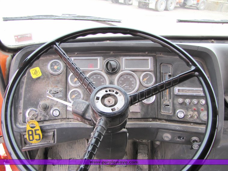 image for item 3036 1994 Ford L9000 tandem axle concrete truck