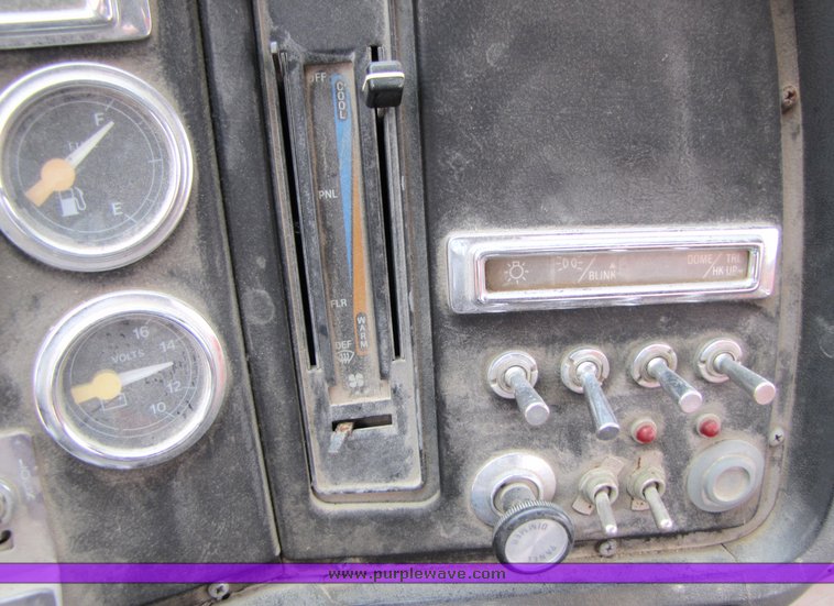 image for item 3036 1994 Ford L9000 tandem axle concrete truck