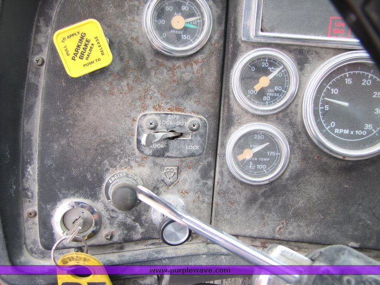 image for item 3036 1994 Ford L9000 tandem axle concrete truck