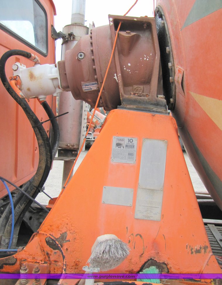 image for item 3036 1994 Ford L9000 tandem axle concrete truck