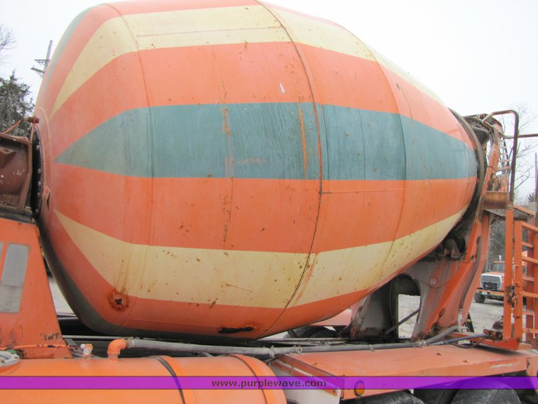 image for item 3036 1994 Ford L9000 tandem axle concrete truck