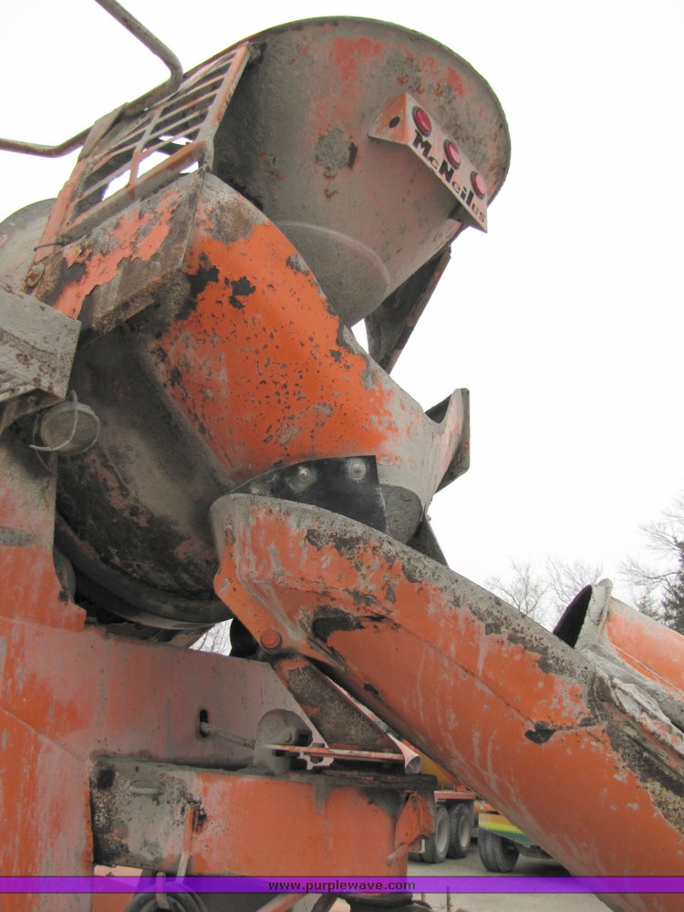 image for item 3036 1994 Ford L9000 tandem axle concrete truck