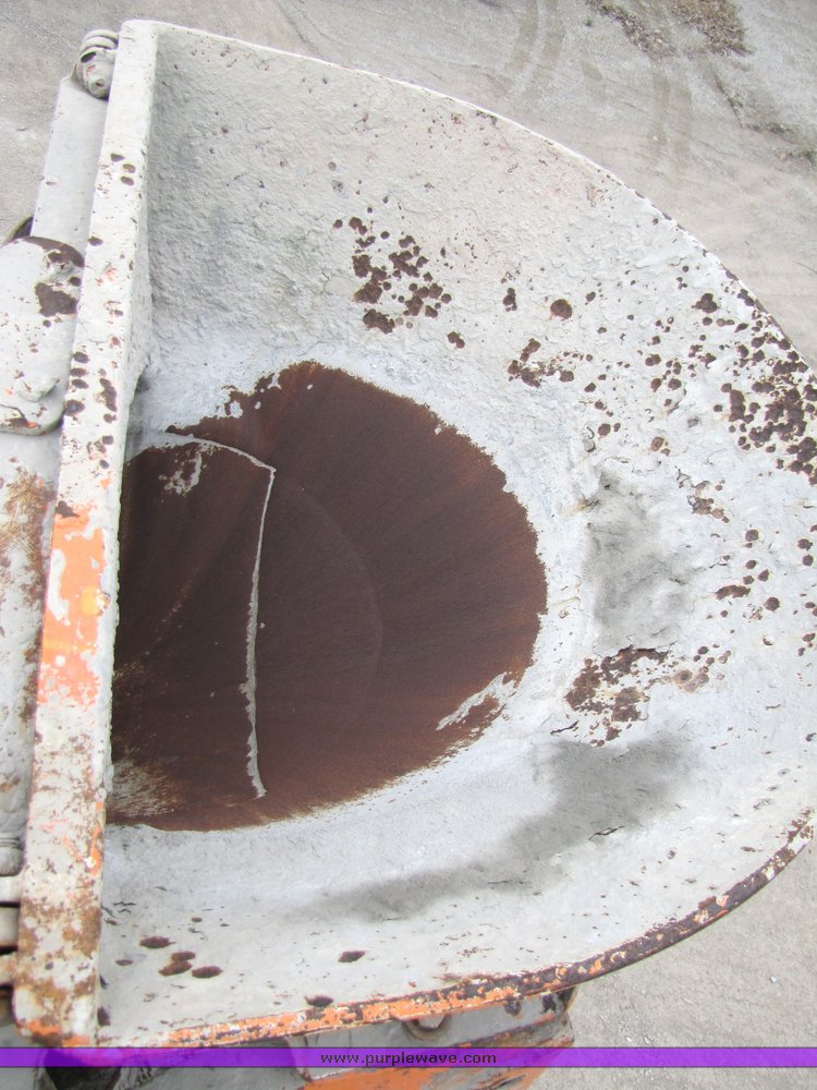 image for item 3036 1994 Ford L9000 tandem axle concrete truck