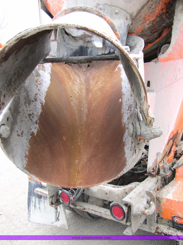 image for item 3036 1994 Ford L9000 tandem axle concrete truck