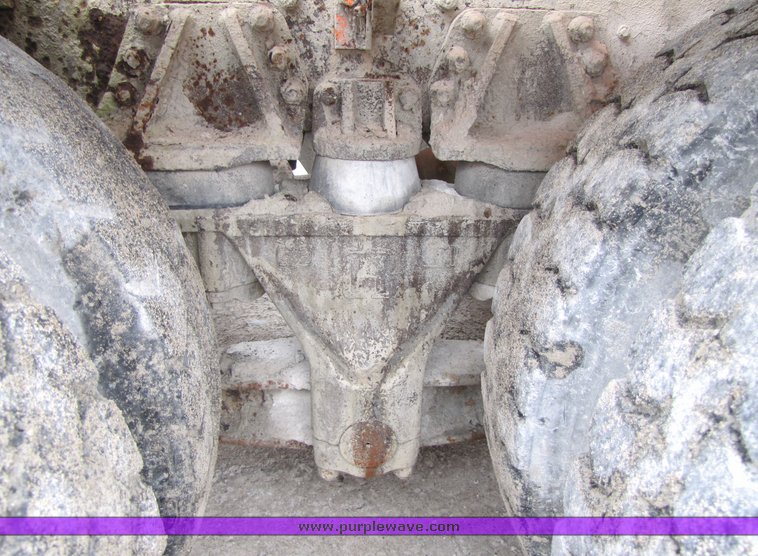 image for item 3036 1994 Ford L9000 tandem axle concrete truck