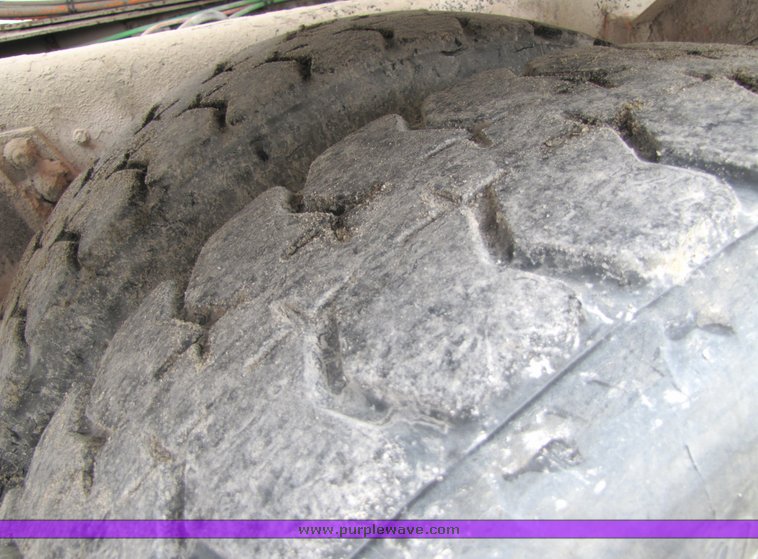 image for item 3036 1994 Ford L9000 tandem axle concrete truck