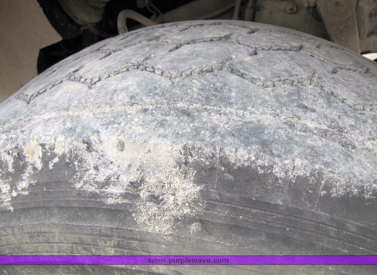 image for item 3036 1994 Ford L9000 tandem axle concrete truck