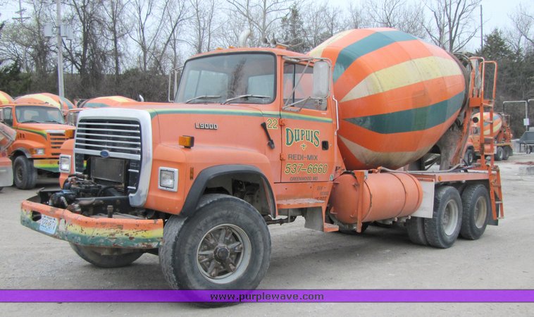 image for item 3037 1994 Ford L9000 tandem axle concrete mixer truck