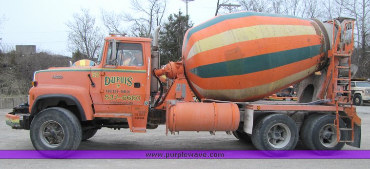 image for item 3037 1994 Ford L9000 tandem axle concrete mixer truck