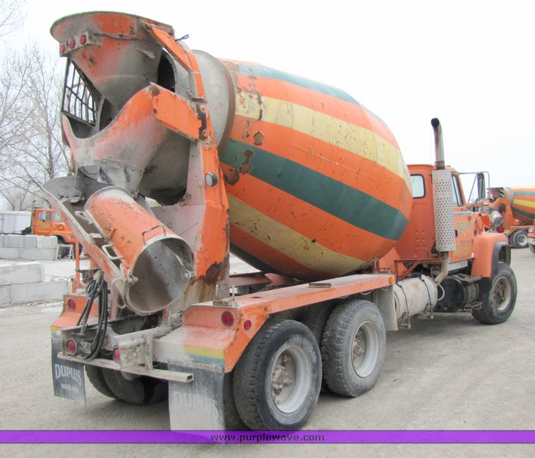 image for item 3037 1994 Ford L9000 tandem axle concrete mixer truck