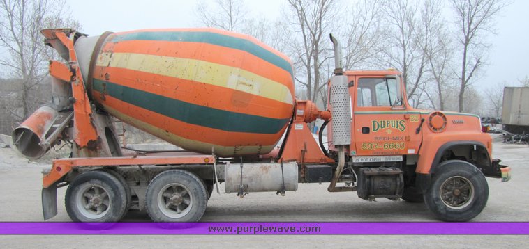 image for item 3037 1994 Ford L9000 tandem axle concrete mixer truck