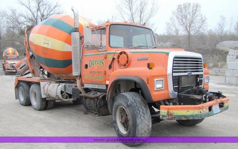 image for item 3037 1994 Ford L9000 tandem axle concrete mixer truck