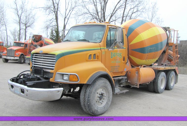 image for item 3038 1996 Ford Louisville tandem axle concrete truck