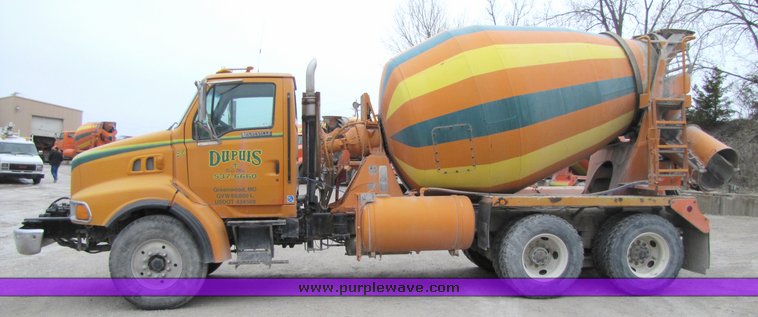 image for item 3038 1996 Ford Louisville tandem axle concrete truck