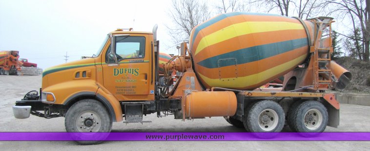 image for item 3038 1996 Ford Louisville tandem axle concrete truck