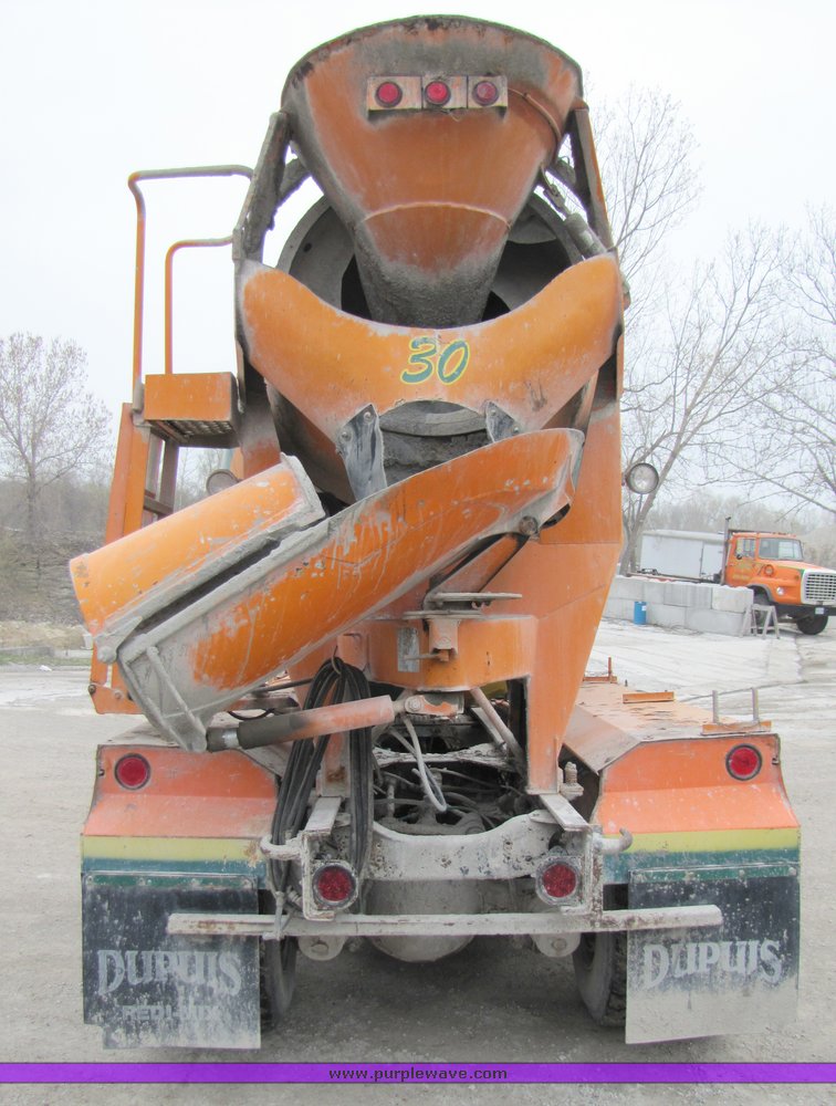 image for item 3038 1996 Ford Louisville tandem axle concrete truck