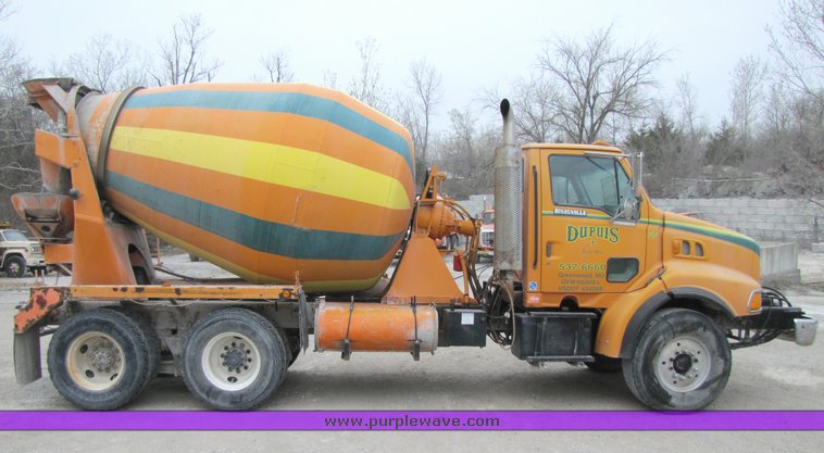 image for item 3038 1996 Ford Louisville tandem axle concrete truck
