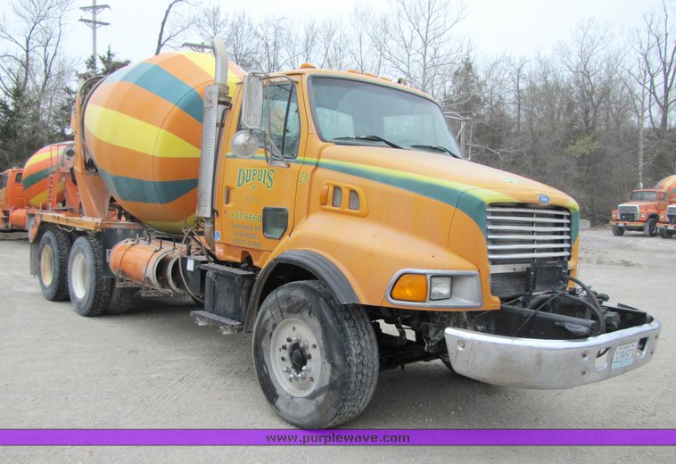 image for item 3038 1996 Ford Louisville tandem axle concrete truck