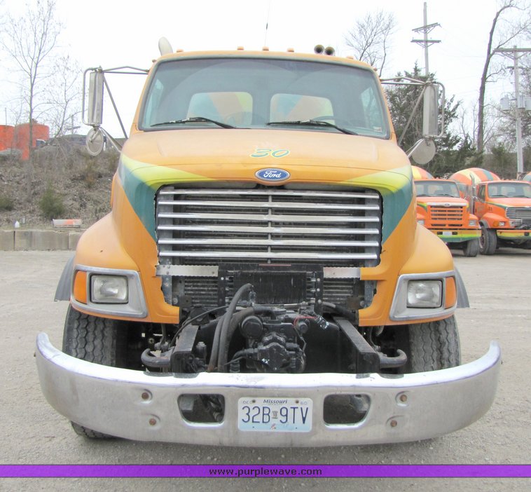 image for item 3038 1996 Ford Louisville tandem axle concrete truck