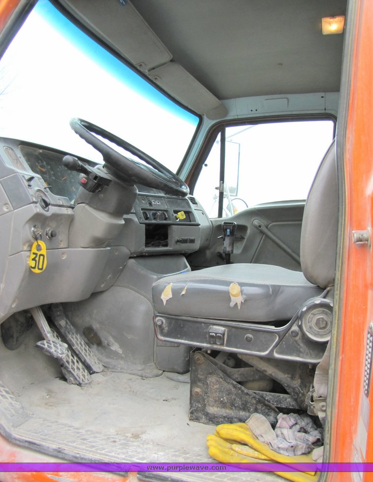 image for item 3038 1996 Ford Louisville tandem axle concrete truck