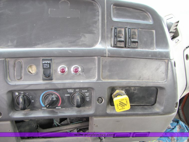 image for item 3038 1996 Ford Louisville tandem axle concrete truck