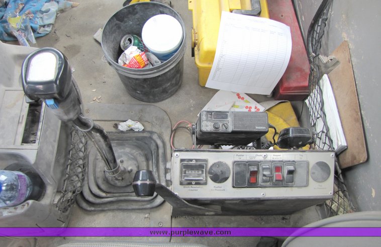 image for item 3038 1996 Ford Louisville tandem axle concrete truck