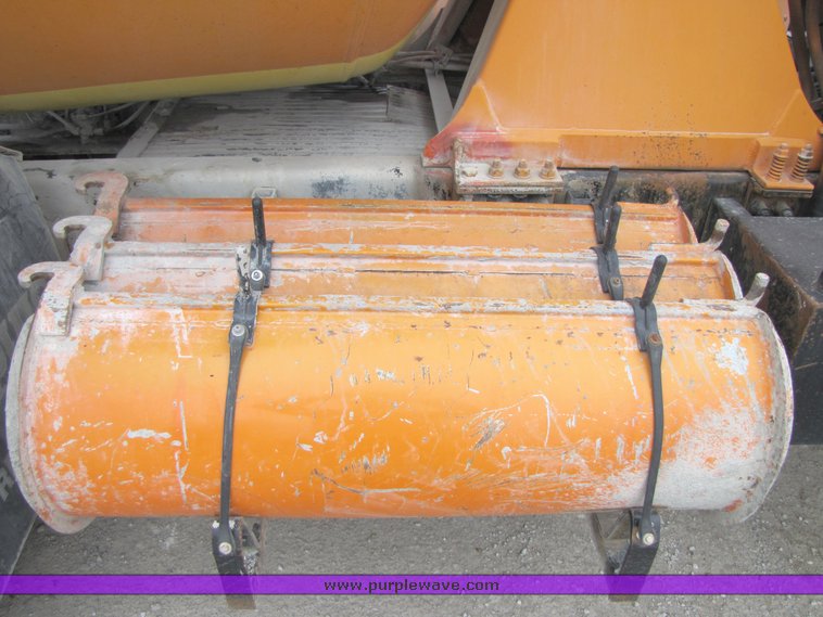 image for item 3038 1996 Ford Louisville tandem axle concrete truck