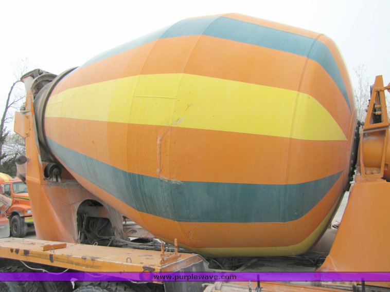 image for item 3038 1996 Ford Louisville tandem axle concrete truck