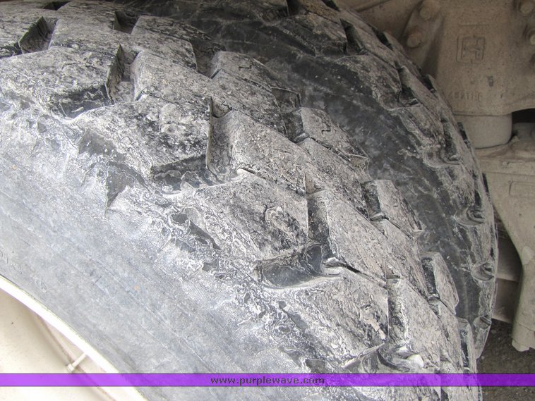 image for item 3038 1996 Ford Louisville tandem axle concrete truck