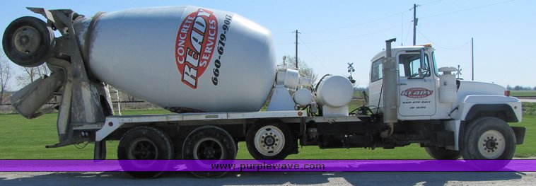 image for item 3044 1993 Mack 600 RD 600 cement mixer truck