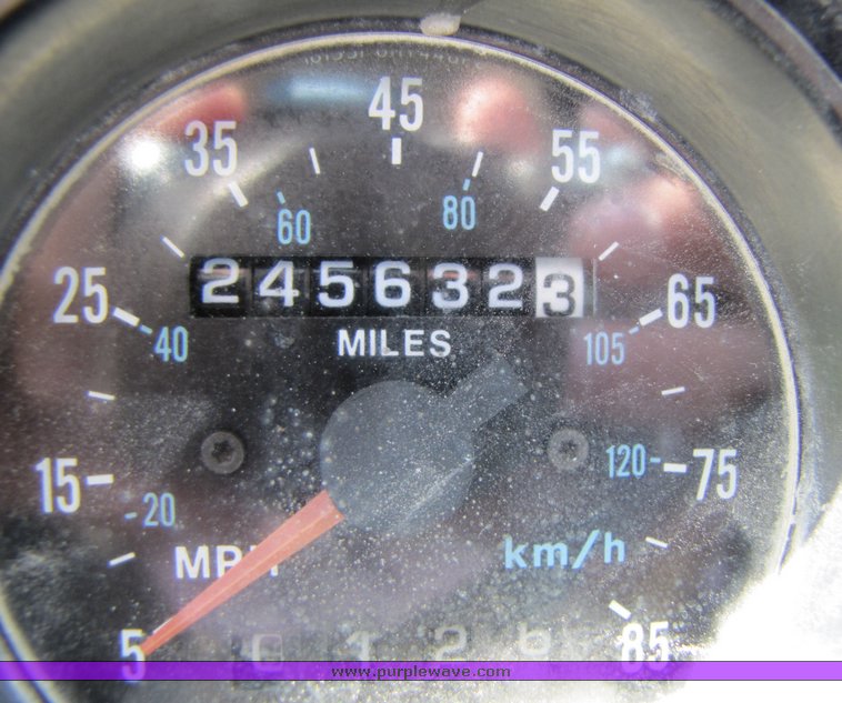 image for item 3044 1993 Mack 600 RD 600 cement mixer truck