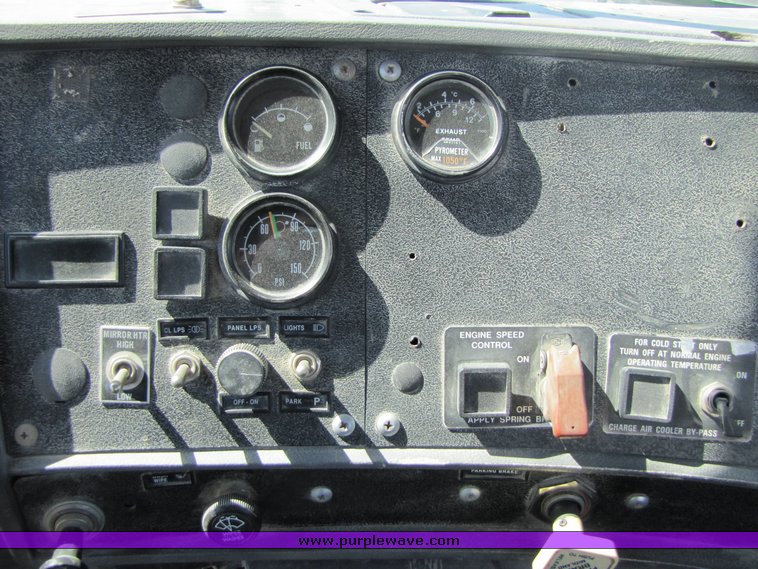 image for item 3044 1993 Mack 600 RD 600 cement mixer truck