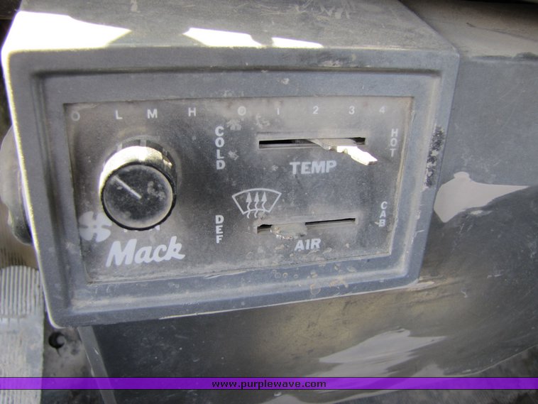 image for item 3044 1993 Mack 600 RD 600 cement mixer truck