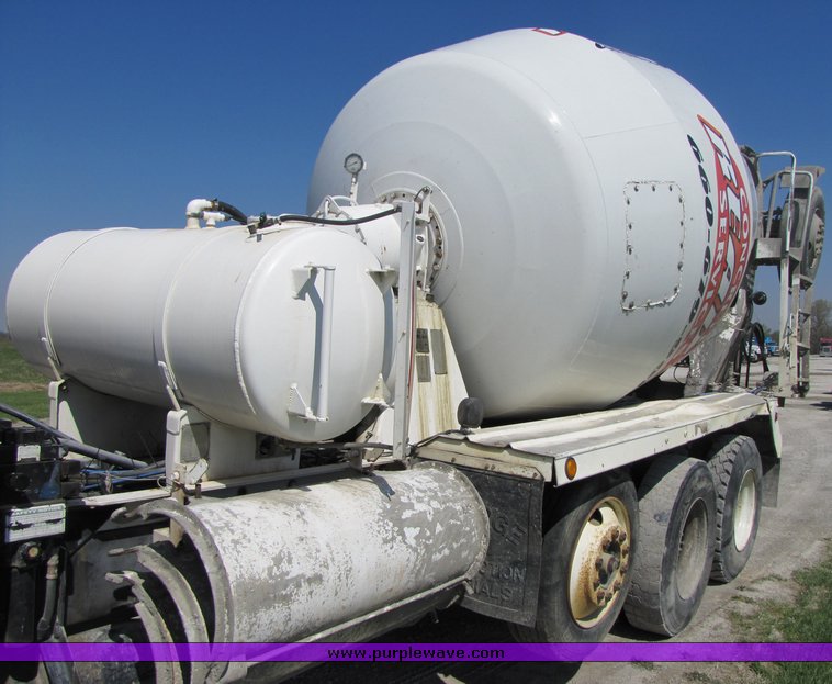 image for item 3044 1993 Mack 600 RD 600 cement mixer truck