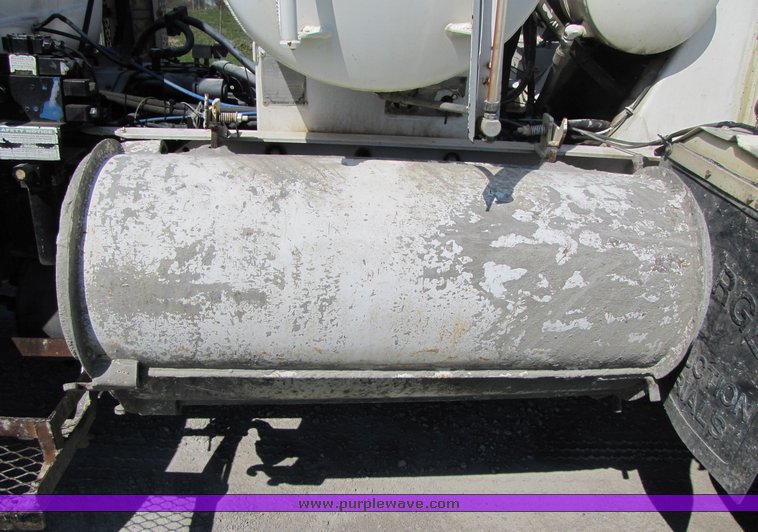 image for item 3044 1993 Mack 600 RD 600 cement mixer truck