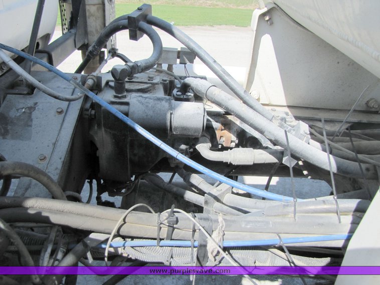 image for item 3044 1993 Mack 600 RD 600 cement mixer truck