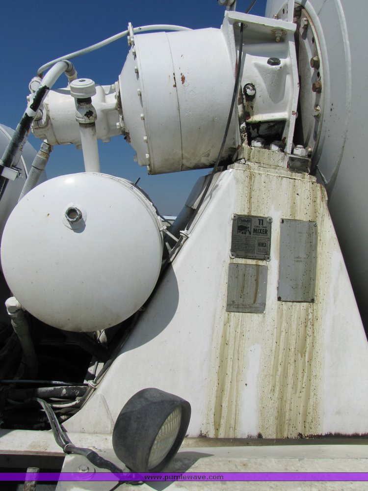 image for item 3044 1993 Mack 600 RD 600 cement mixer truck