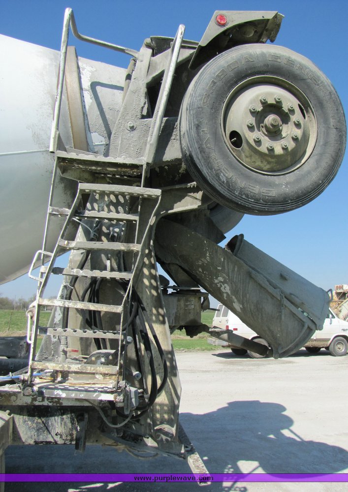 image for item 3044 1993 Mack 600 RD 600 cement mixer truck