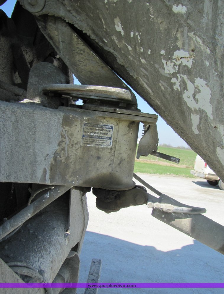 image for item 3044 1993 Mack 600 RD 600 cement mixer truck