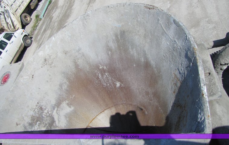 image for item 3044 1993 Mack 600 RD 600 cement mixer truck