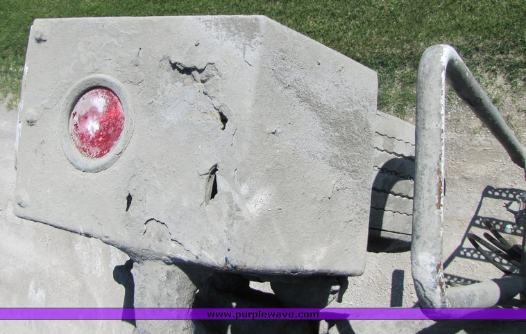 image for item 3044 1993 Mack 600 RD 600 cement mixer truck